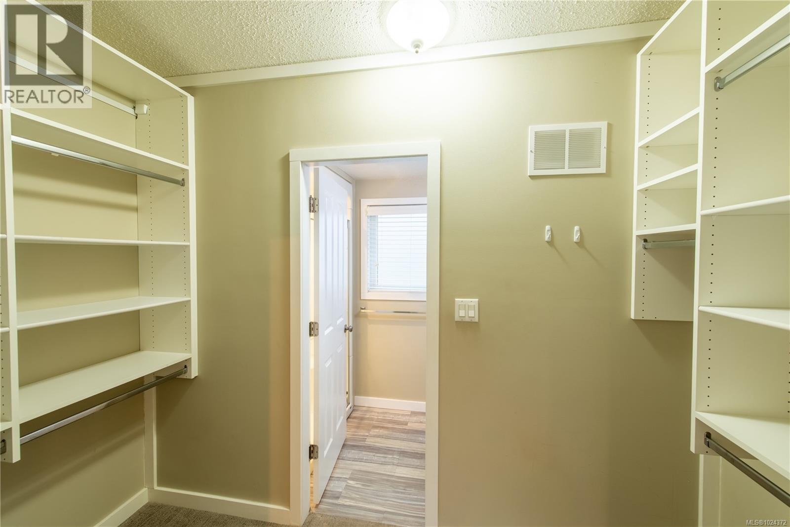 532 Bowlsby Pl, Victoria, British Columbia  V9A 4C7 - Photo 16 - 1024372