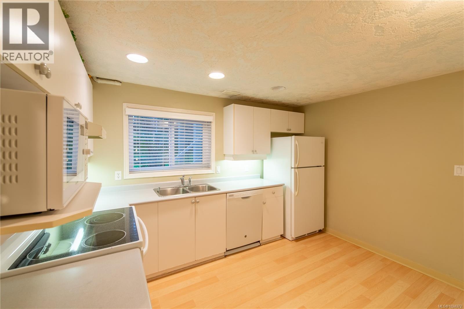 532 Bowlsby Pl, Victoria, British Columbia  V9A 4C7 - Photo 26 - 1024372