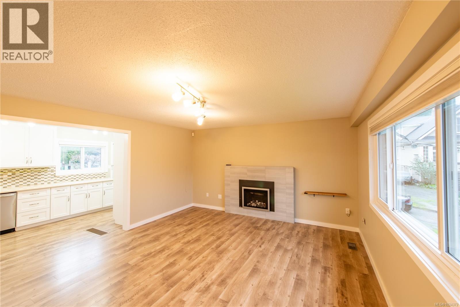 532 Bowlsby Pl, Victoria, British Columbia  V9A 4C7 - Photo 5 - 1024372