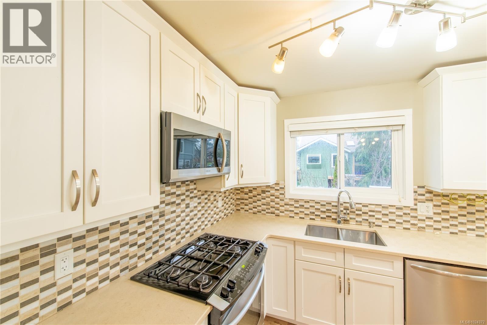 532 Bowlsby Pl, Victoria, British Columbia  V9A 4C7 - Photo 7 - 1024372