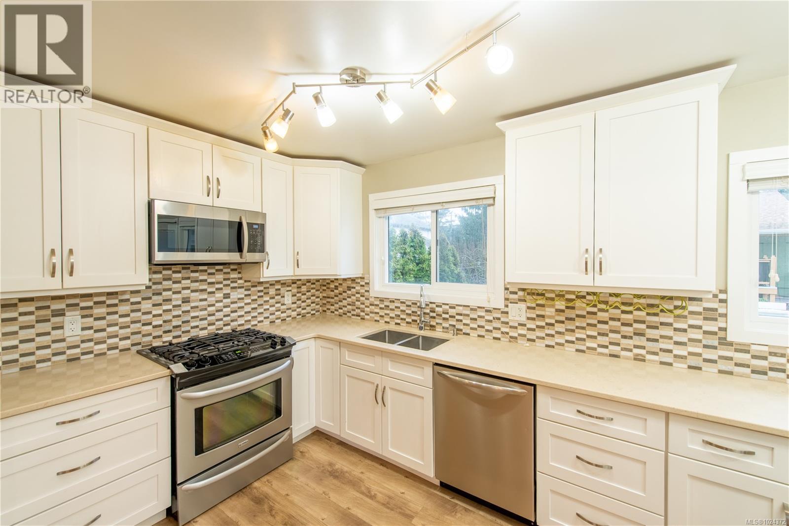 532 Bowlsby Pl, Victoria, British Columbia  V9A 4C7 - Photo 8 - 1024372