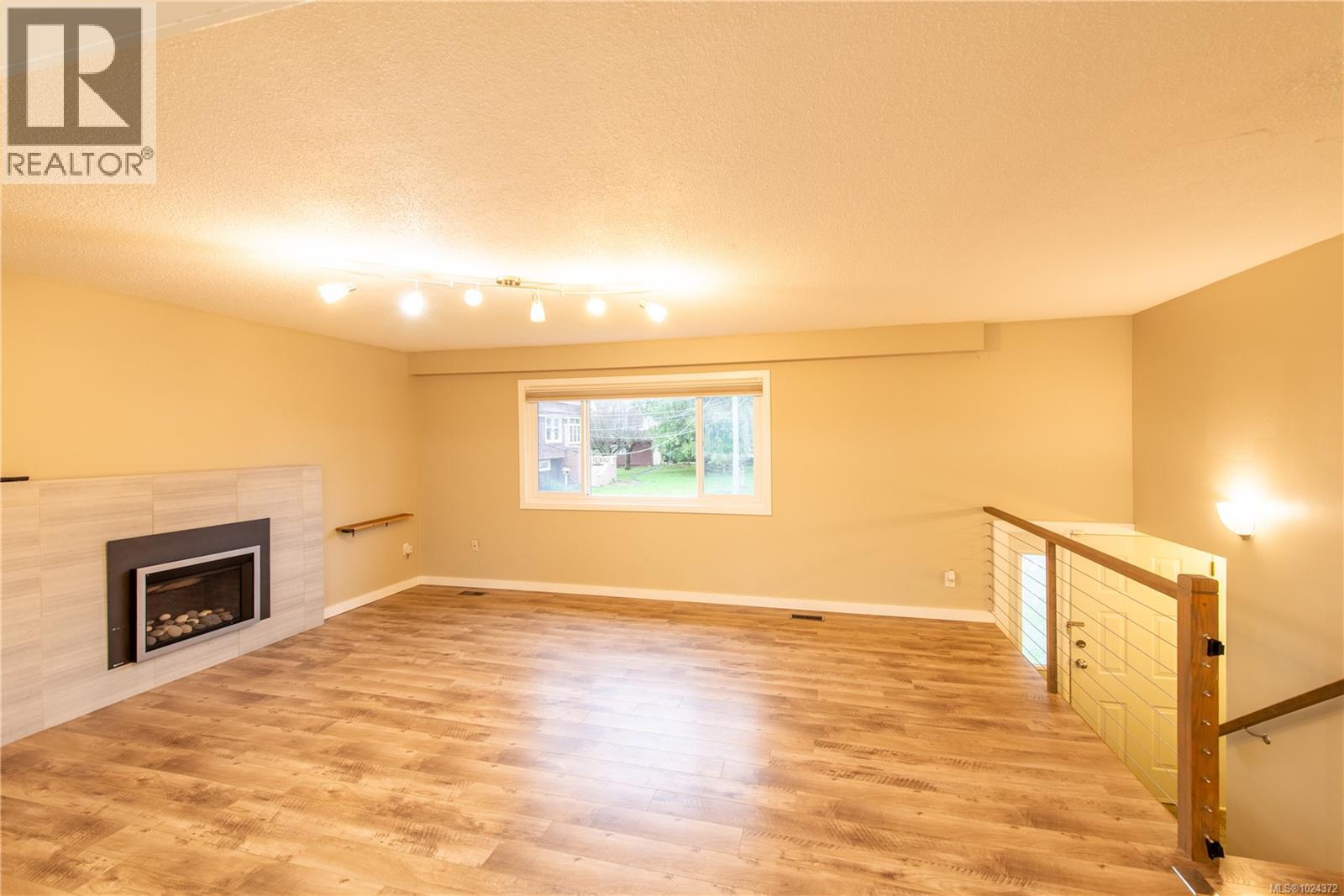 532 Bowlsby Pl, Victoria, British Columbia  V9A 4C7 - Photo 9 - 1024372