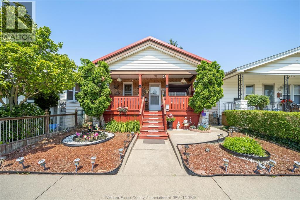 MLS# 26002651: 1054 OAK STREET, Windsor, Canada