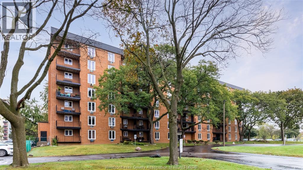 MLS# 26002644: 6548 THORNBERRY CRESCENT, Windsor, Canada