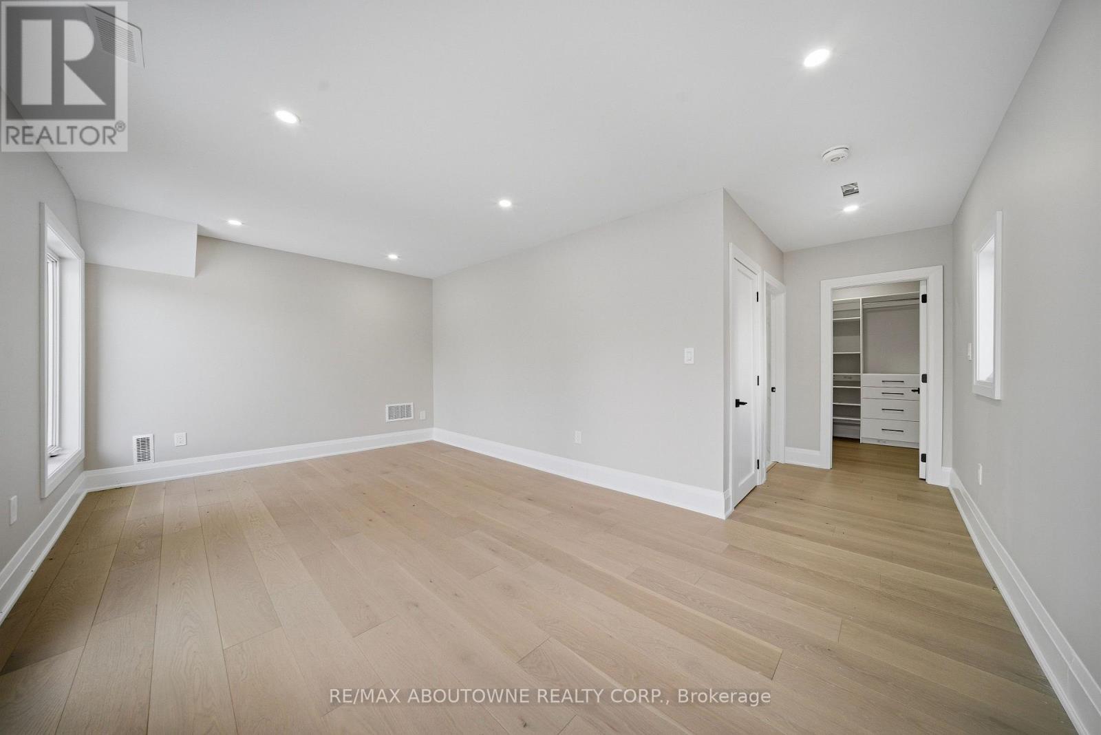 2091 Bridge Road, Oakville (Wo West), Ontario  L6L 2E8 - Photo 22 - W12758820