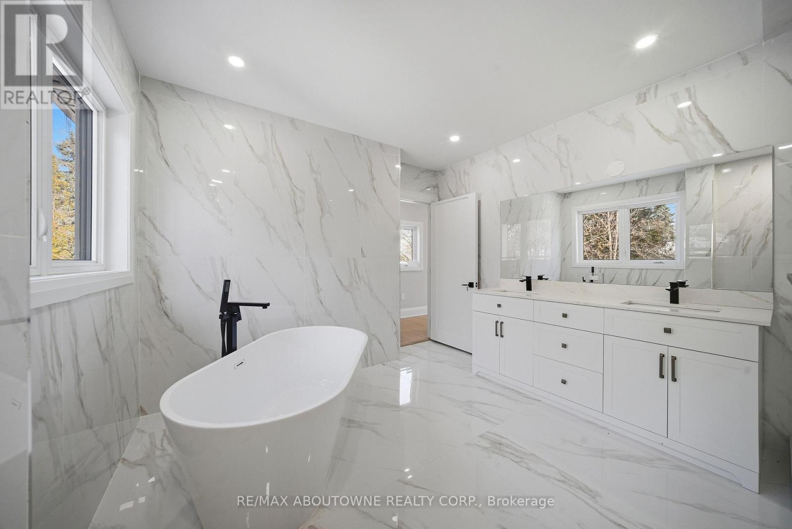 2091 Bridge Road, Oakville (Wo West), Ontario  L6L 2E8 - Photo 24 - W12758820