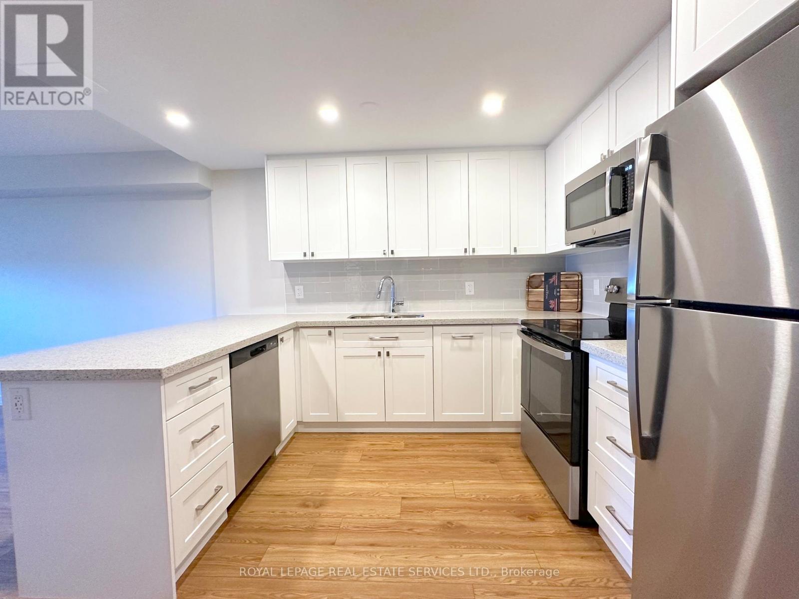 811 - 165 La Rose Avenue, Toronto, Ontario  M9P 3S9 - Photo 2 - W12760782