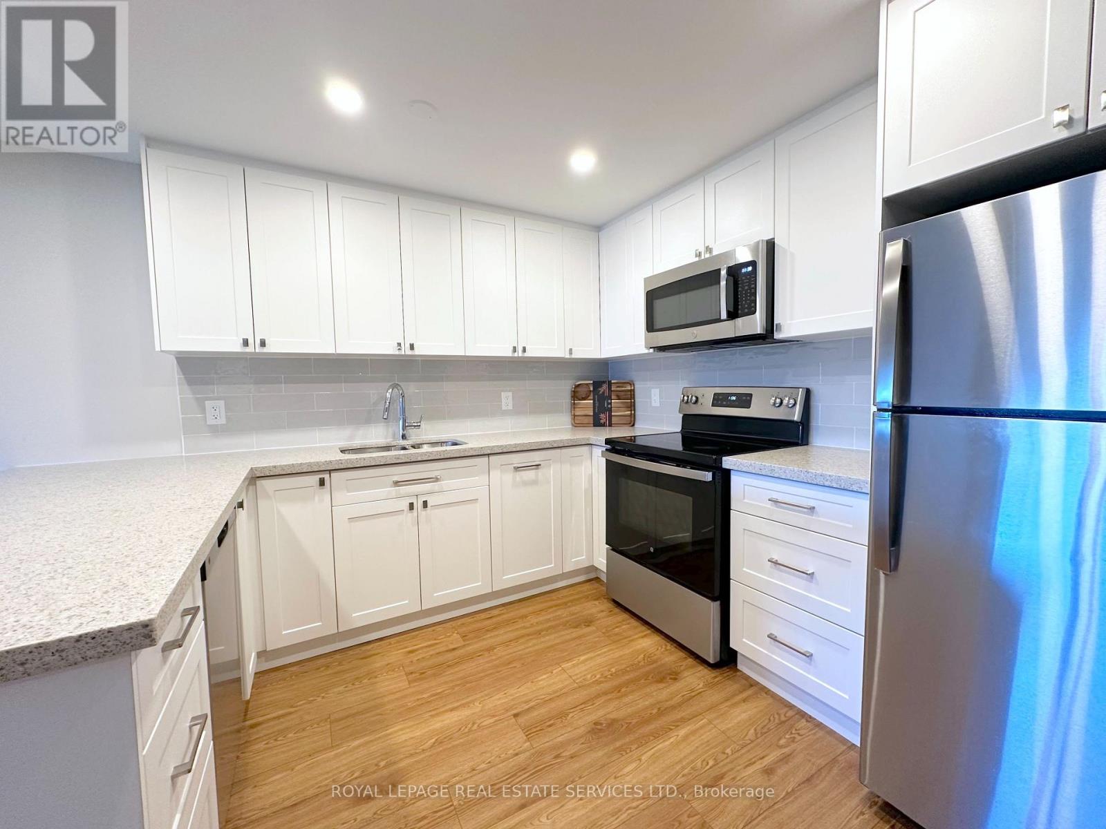 811 - 165 La Rose Avenue, Toronto, Ontario  M9P 3S9 - Photo 3 - W12760782