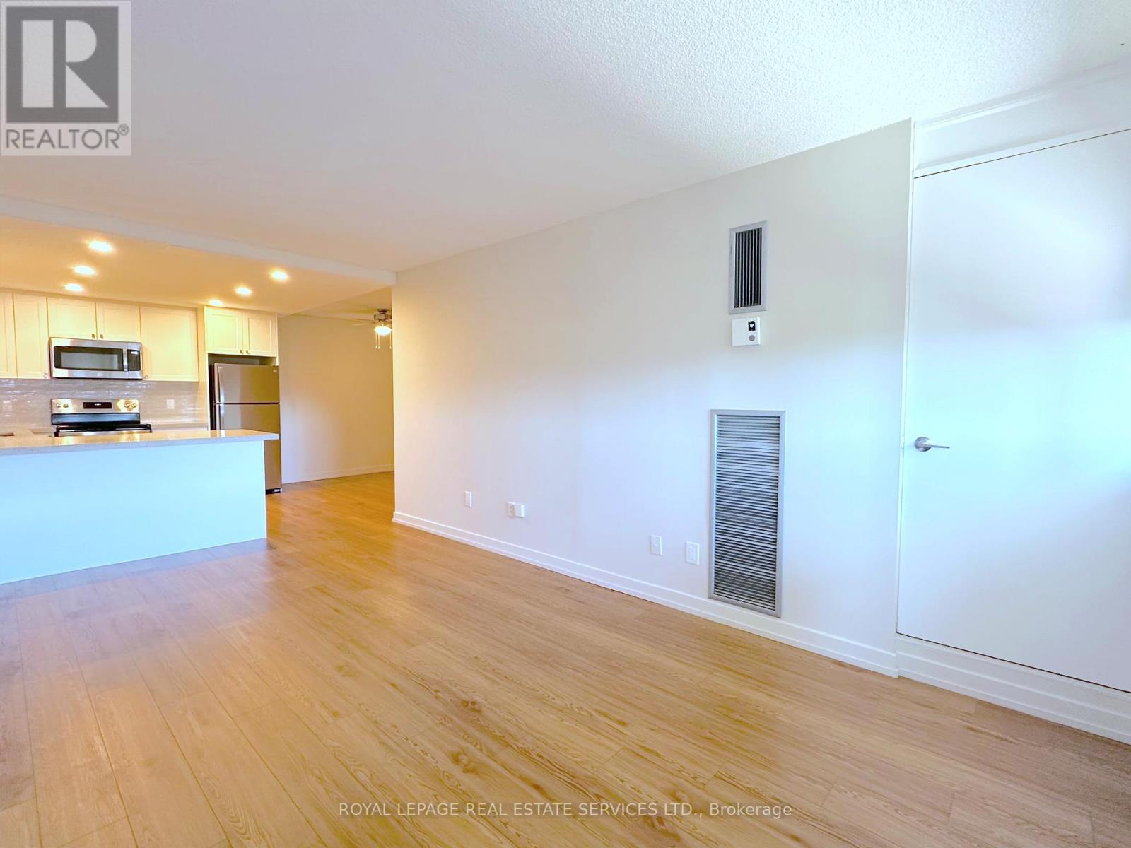 811 - 165 La Rose Avenue, Toronto, Ontario  M9P 3S9 - Photo 8 - W12760782