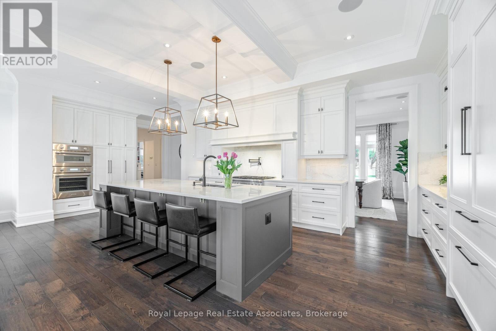 157 Dianne Avenue, Oakville, Ontario  L6J 4G8 - Photo 8 - W12760834