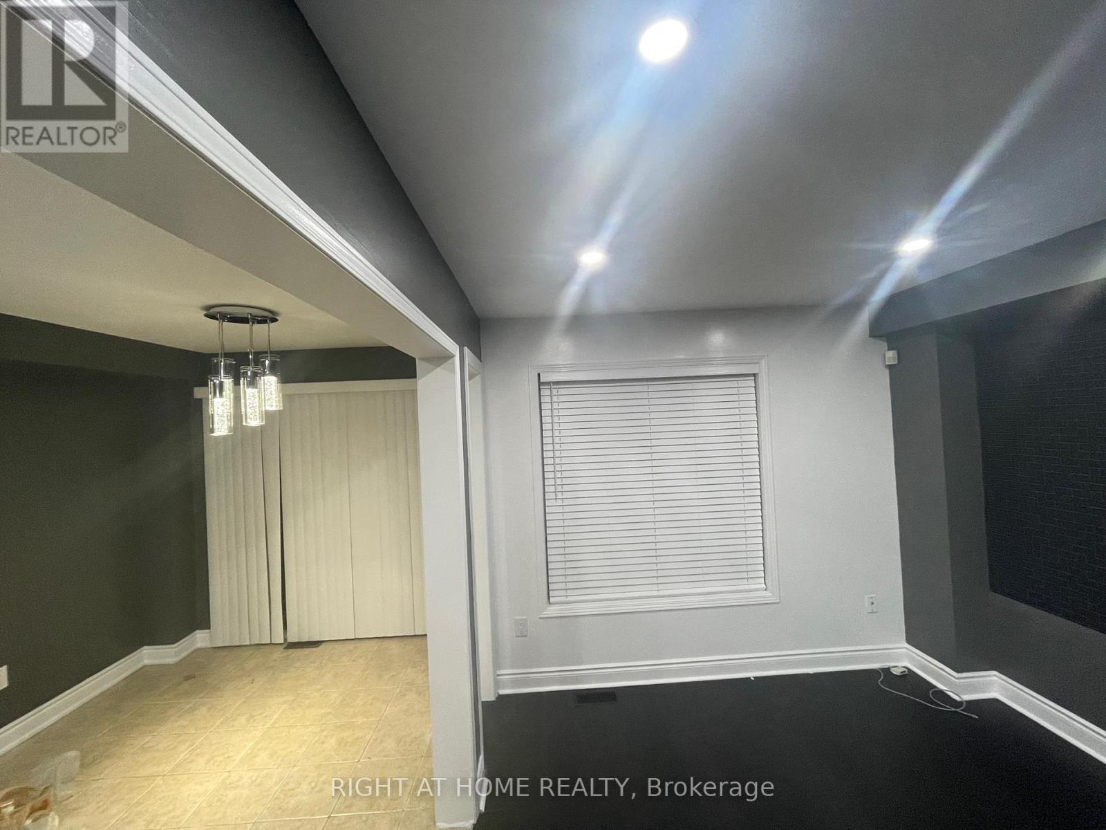 Main - 3155 Cabano Crescent, Mississauga, Ontario  L5M 0C5 - Photo 4 - W12760864