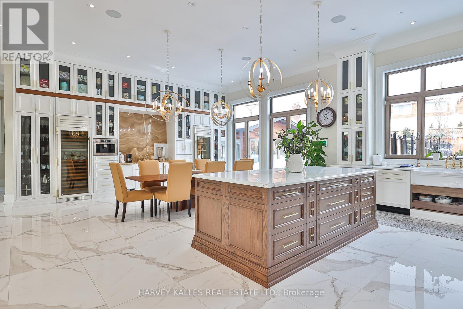 318 Maple Leaf Drive, Toronto (Maple Leaf), Ontario  M6L 1P6 - Photo 10 - W12760892