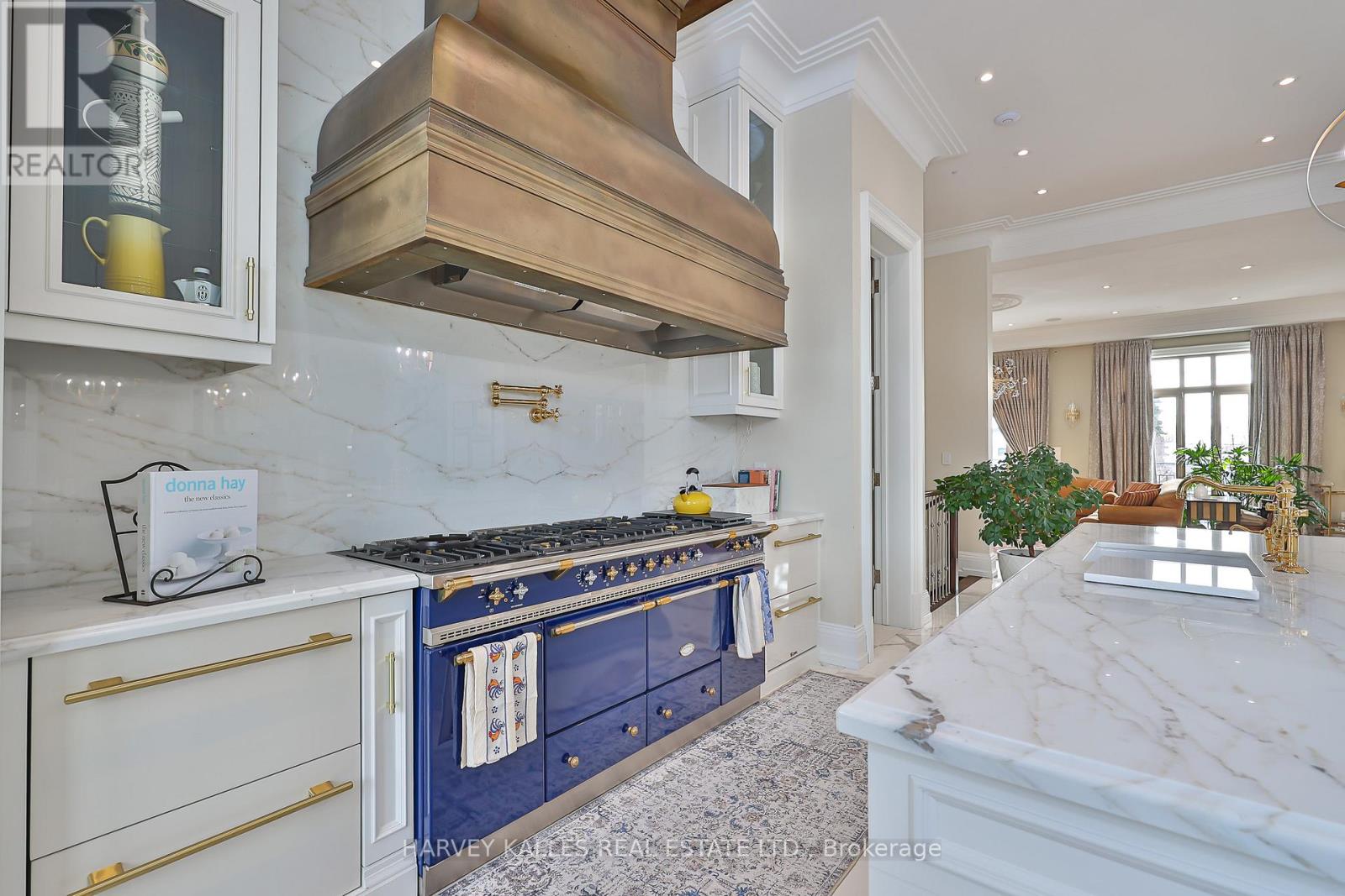 318 Maple Leaf Drive, Toronto (Maple Leaf), Ontario  M6L 1P6 - Photo 12 - W12760892