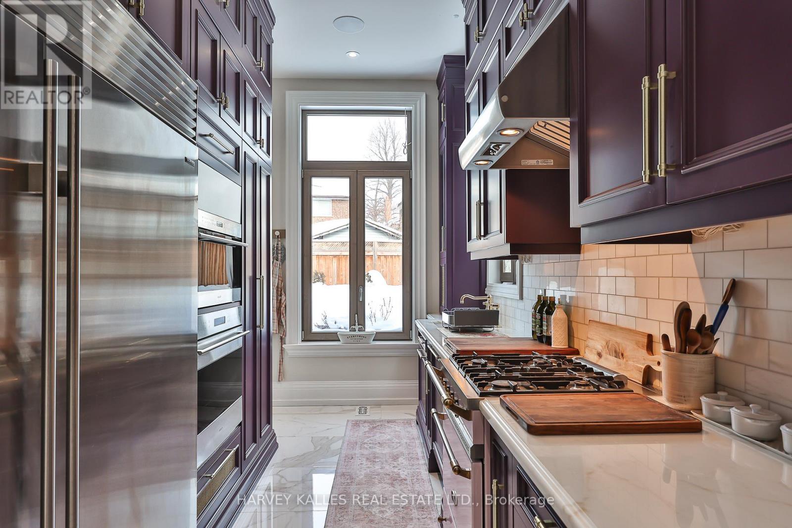 318 Maple Leaf Drive, Toronto (Maple Leaf), Ontario  M6L 1P6 - Photo 15 - W12760892