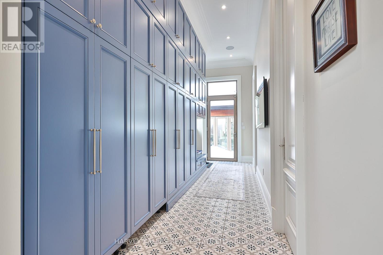 318 Maple Leaf Drive, Toronto (Maple Leaf), Ontario  M6L 1P6 - Photo 16 - W12760892