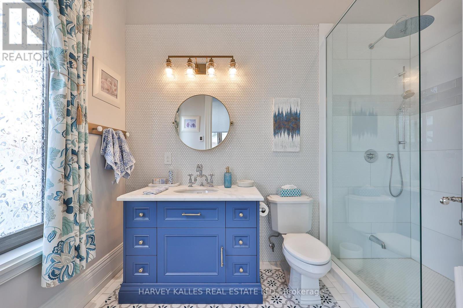 318 Maple Leaf Drive, Toronto (Maple Leaf), Ontario  M6L 1P6 - Photo 17 - W12760892