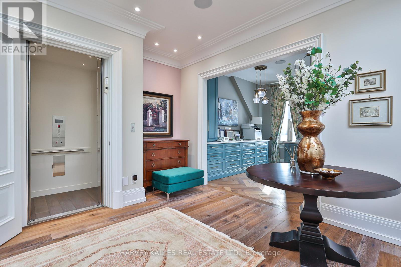 318 Maple Leaf Drive, Toronto (Maple Leaf), Ontario  M6L 1P6 - Photo 19 - W12760892