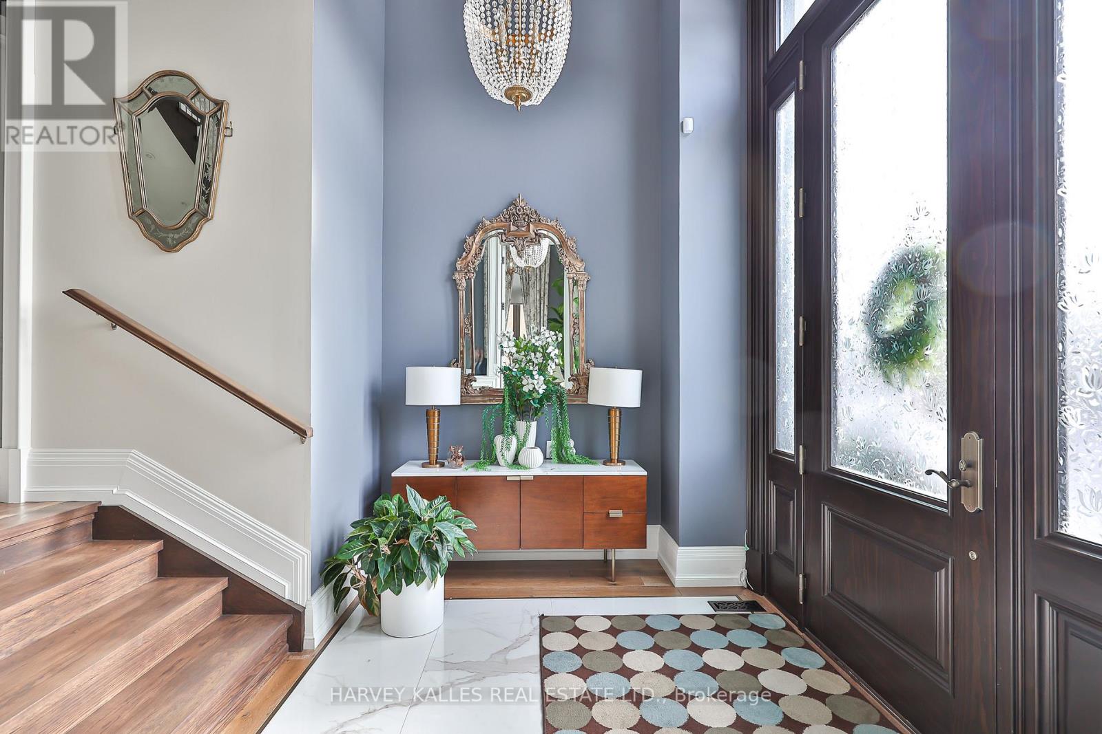 318 Maple Leaf Drive, Toronto (Maple Leaf), Ontario  M6L 1P6 - Photo 2 - W12760892