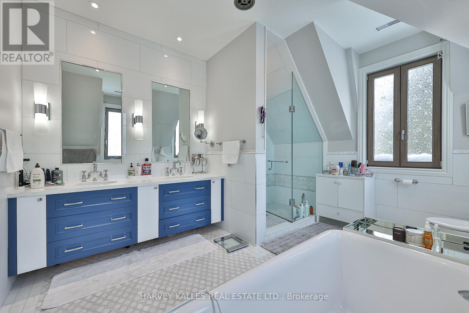 318 Maple Leaf Drive, Toronto (Maple Leaf), Ontario  M6L 1P6 - Photo 25 - W12760892