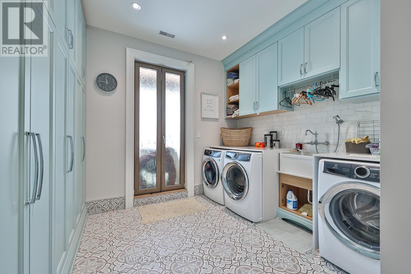 318 Maple Leaf Drive, Toronto (Maple Leaf), Ontario  M6L 1P6 - Photo 34 - W12760892