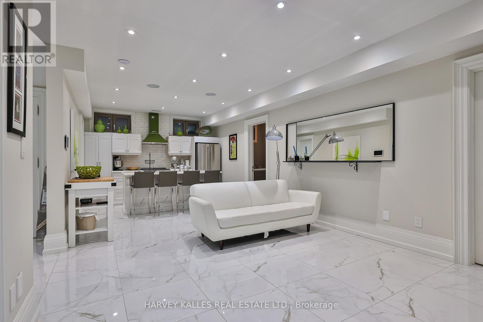 318 Maple Leaf Drive, Toronto (Maple Leaf), Ontario  M6L 1P6 - Photo 35 - W12760892