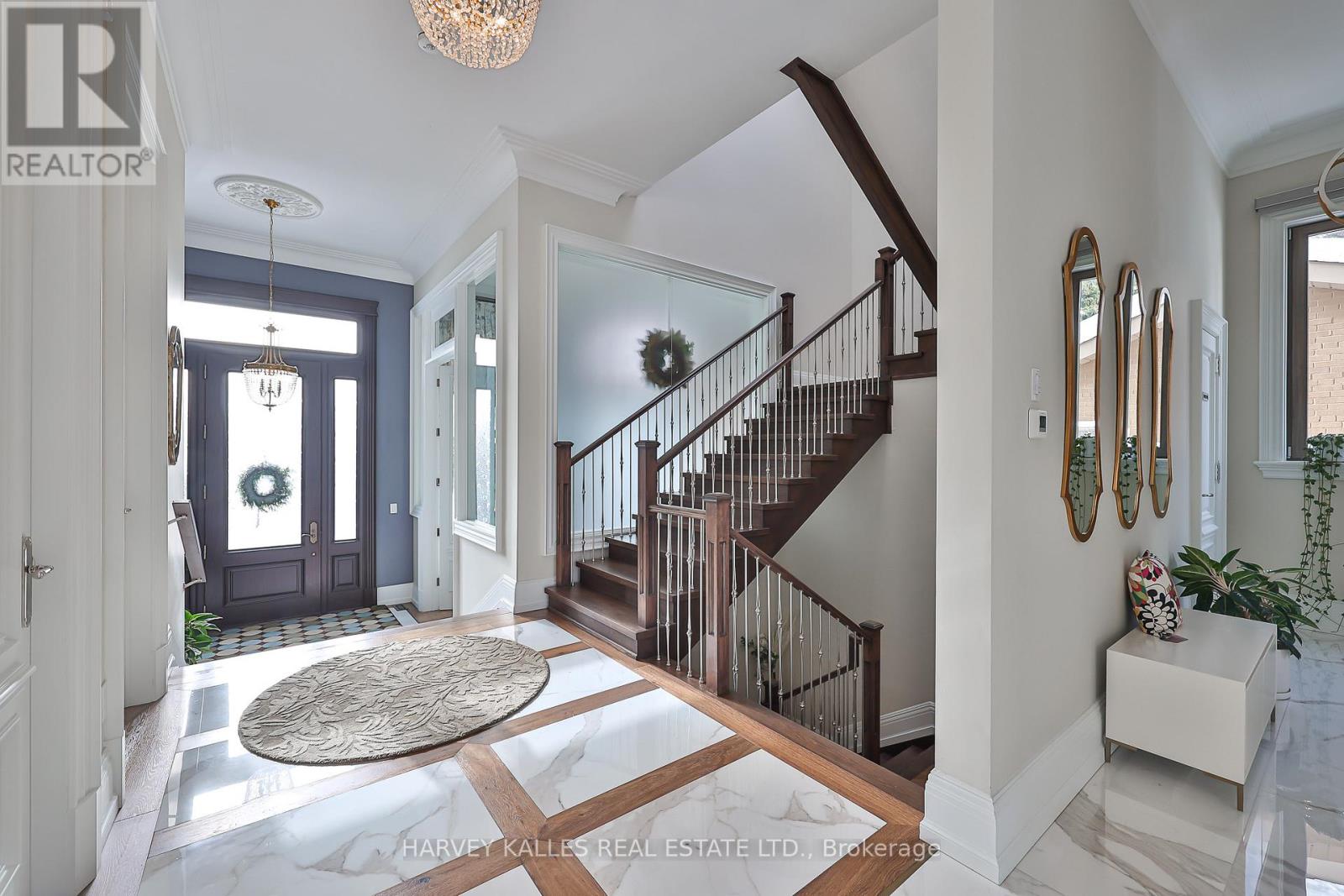 318 Maple Leaf Drive, Toronto (Maple Leaf), Ontario  M6L 1P6 - Photo 4 - W12760892