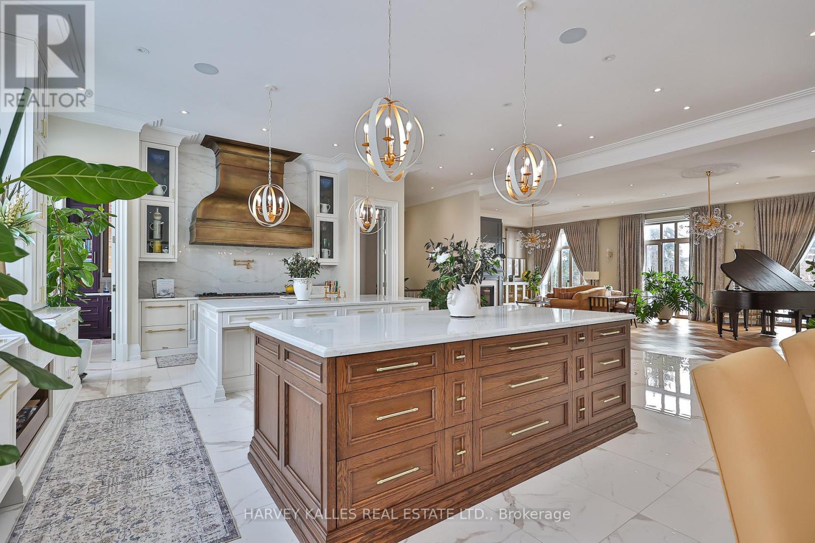 318 Maple Leaf Drive, Toronto (Maple Leaf), Ontario  M6L 1P6 - Photo 9 - W12760892