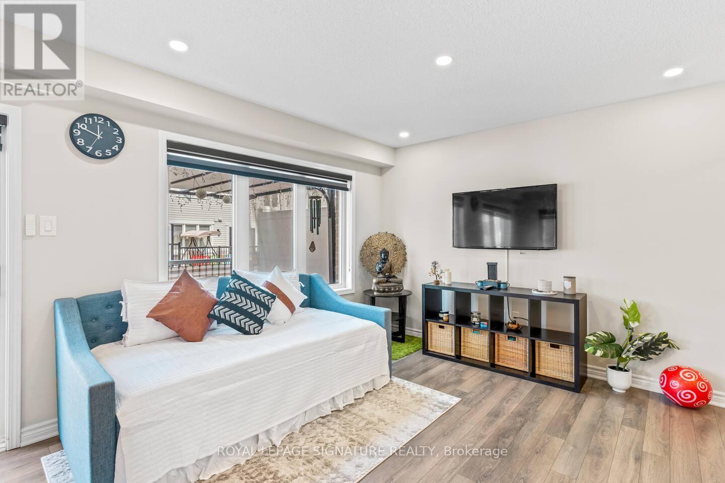 11 Eckford Lane, Brampton (Northwest Brampton), Ontario  L7A 4G8 - Photo 4 - W12760910