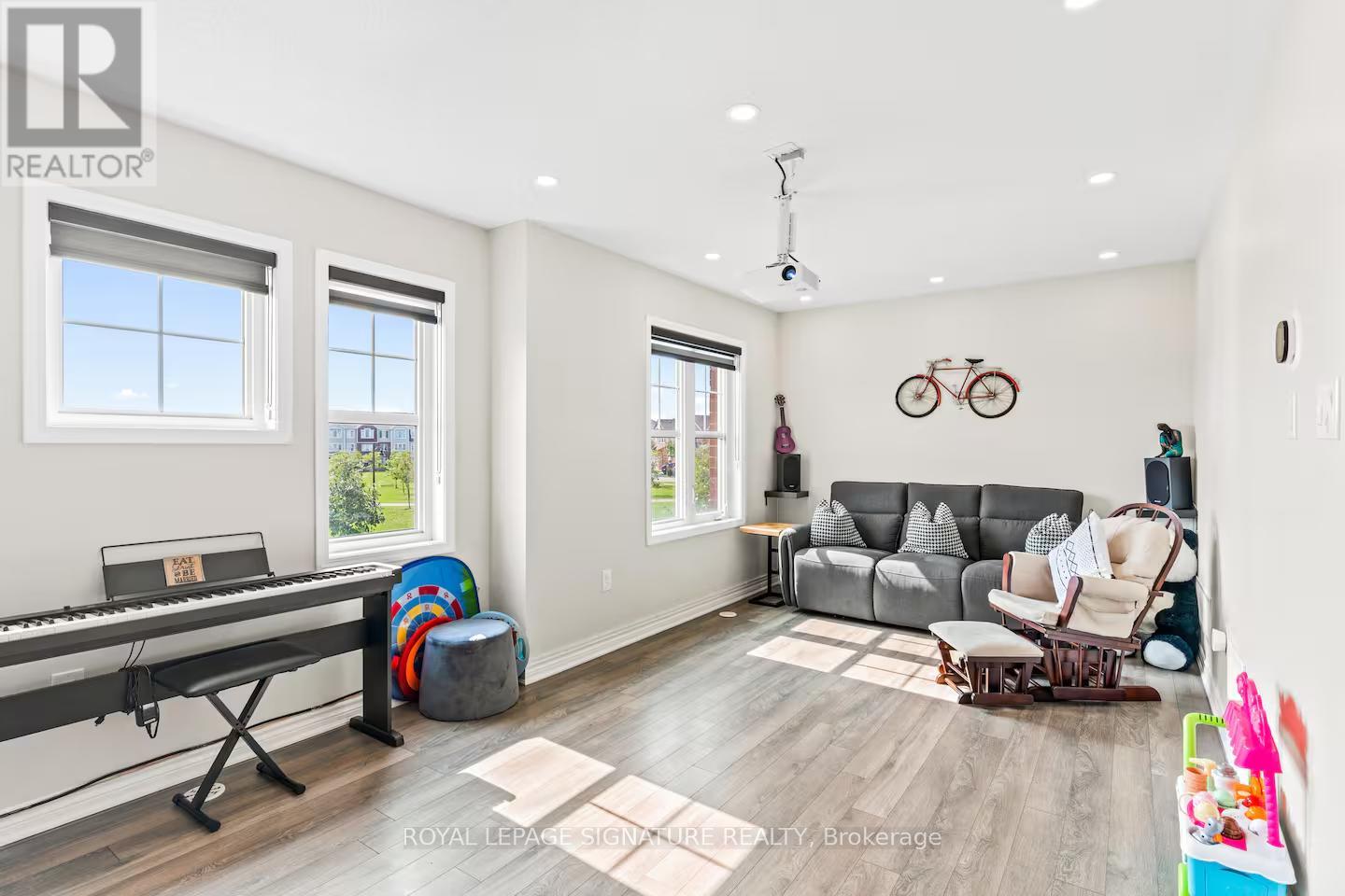 11 Eckford Lane, Brampton (Northwest Brampton), Ontario  L7A 4G8 - Photo 7 - W12760910