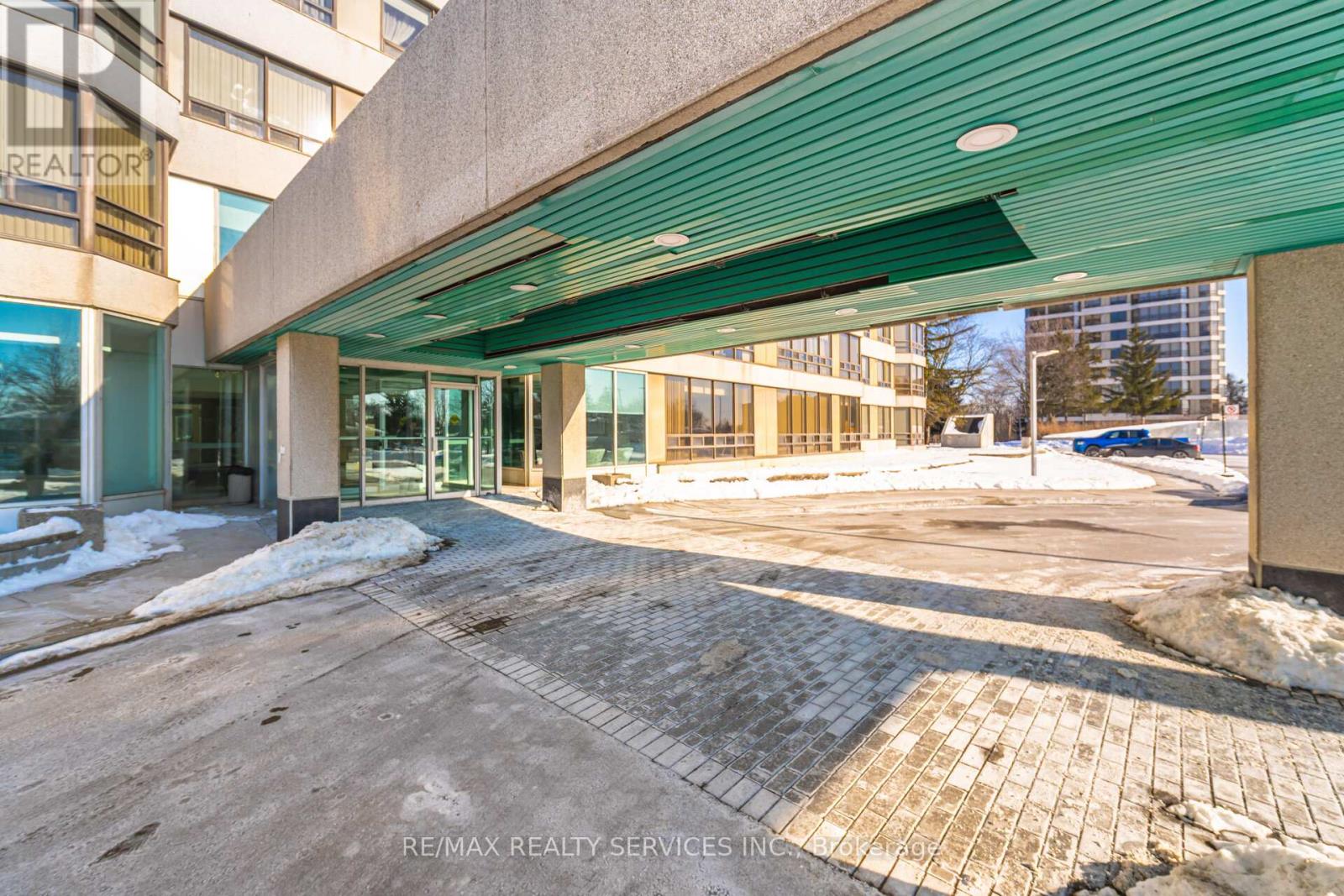 302 - 320 Mill Street S, Brampton, Ontario  L6Y 3V2 - Photo 2 - W12760920