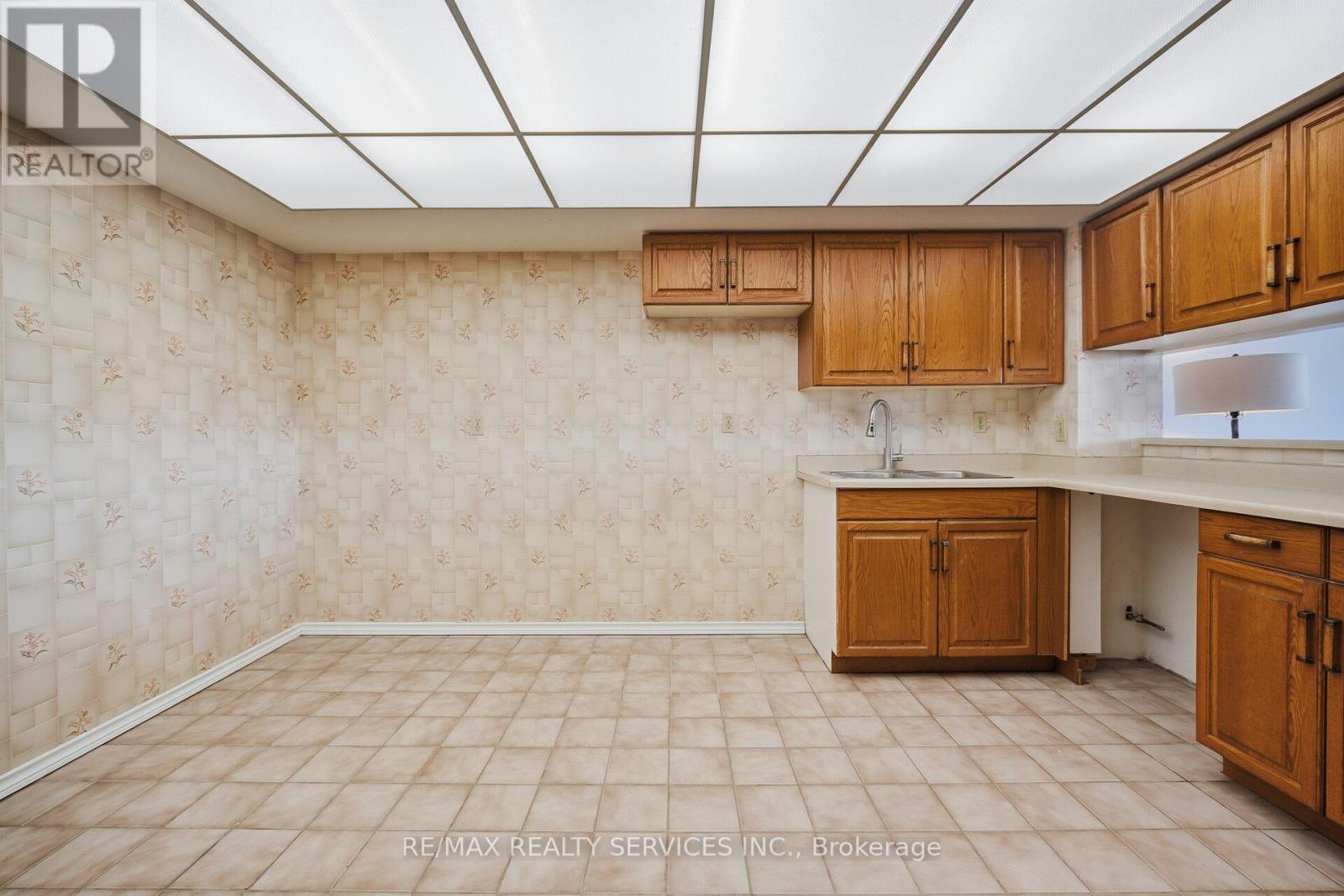 302 - 320 Mill Street S, Brampton, Ontario  L6Y 3V2 - Photo 8 - W12760920