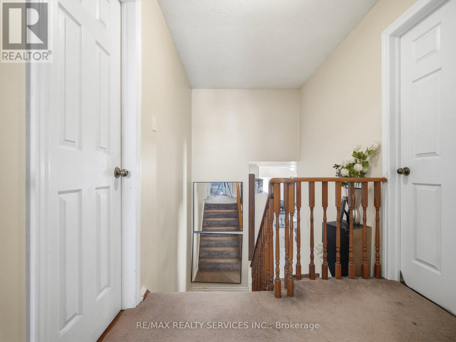 8 Deerpark Crescent, Brampton, Ontario  L6X 2T7 - Photo 14 - W12760932