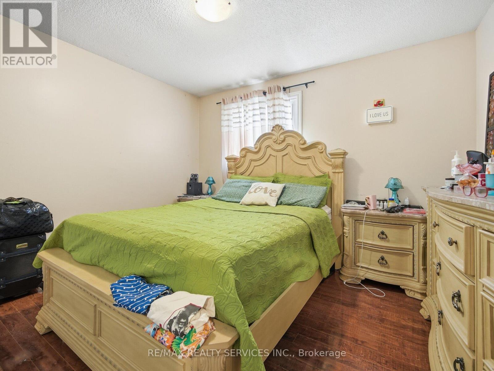 8 Deerpark Crescent, Brampton, Ontario  L6X 2T7 - Photo 15 - W12760932