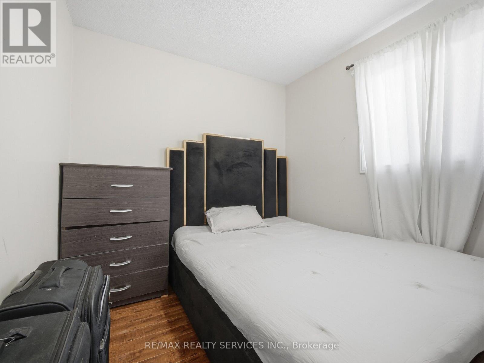 8 Deerpark Crescent, Brampton, Ontario  L6X 2T7 - Photo 16 - W12760932