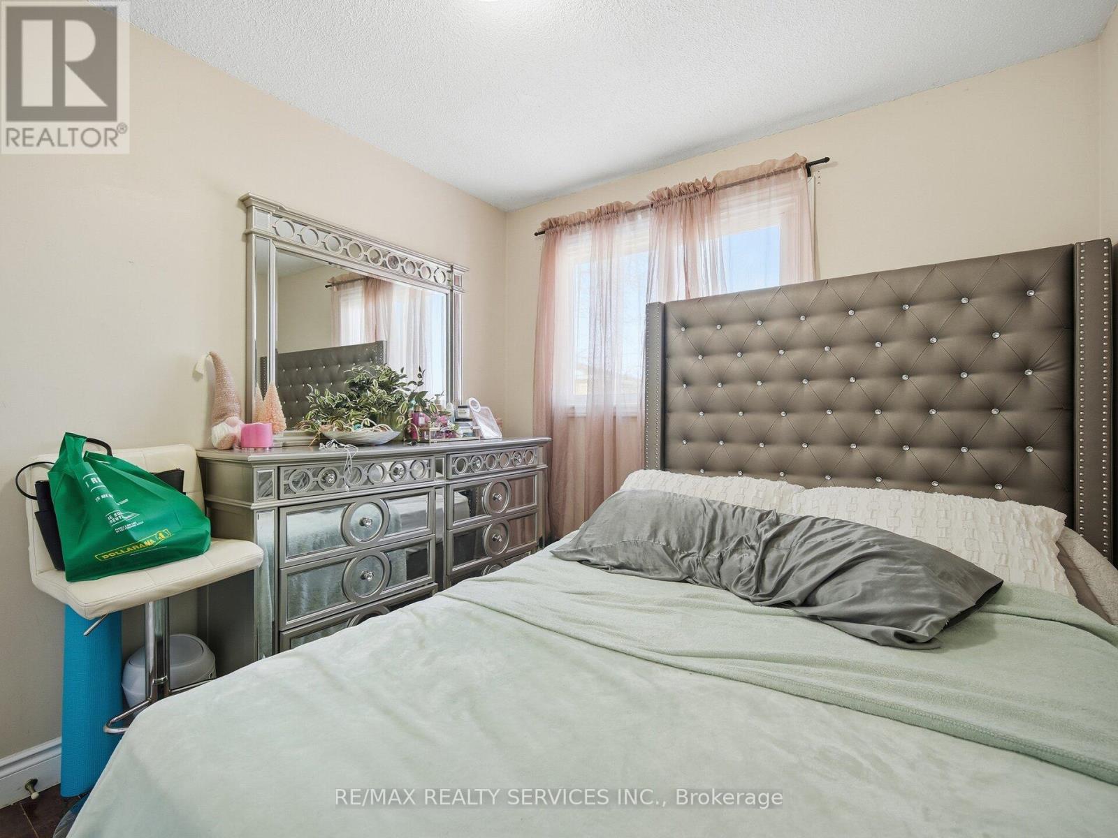 8 Deerpark Crescent, Brampton, Ontario  L6X 2T7 - Photo 21 - W12760932