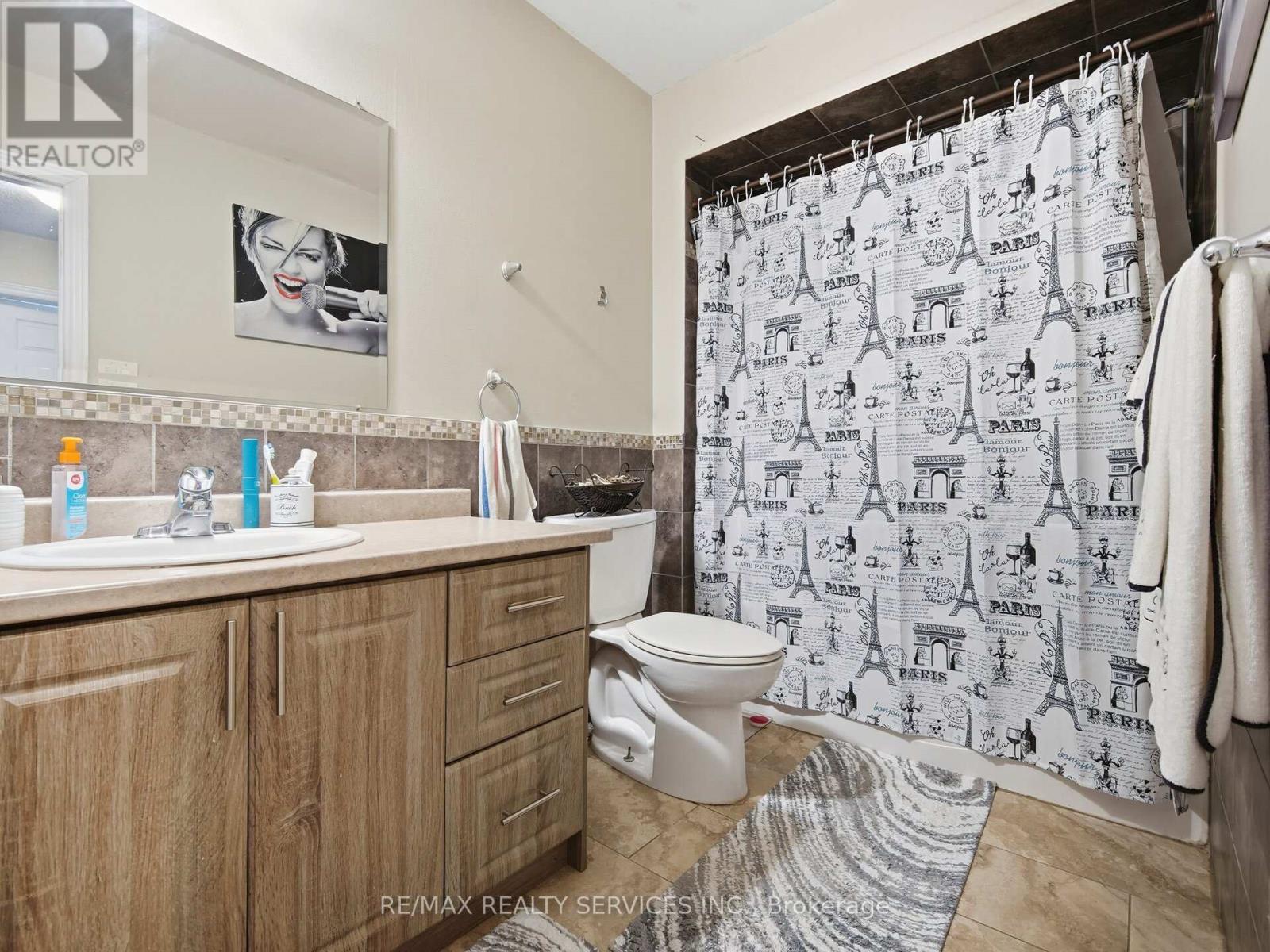 8 Deerpark Crescent, Brampton, Ontario  L6X 2T7 - Photo 22 - W12760932