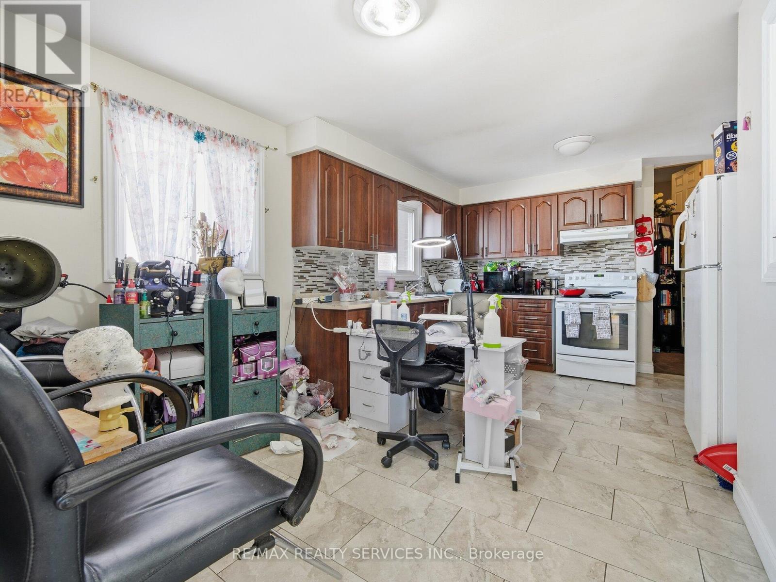 8 Deerpark Crescent, Brampton, Ontario  L6X 2T7 - Photo 23 - W12760932