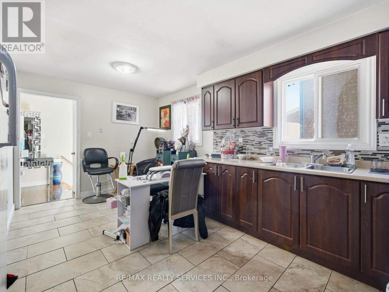 8 Deerpark Crescent, Brampton, Ontario  L6X 2T7 - Photo 26 - W12760932