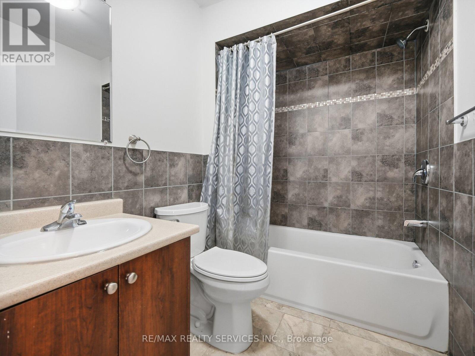 8 Deerpark Crescent, Brampton, Ontario  L6X 2T7 - Photo 45 - W12760932