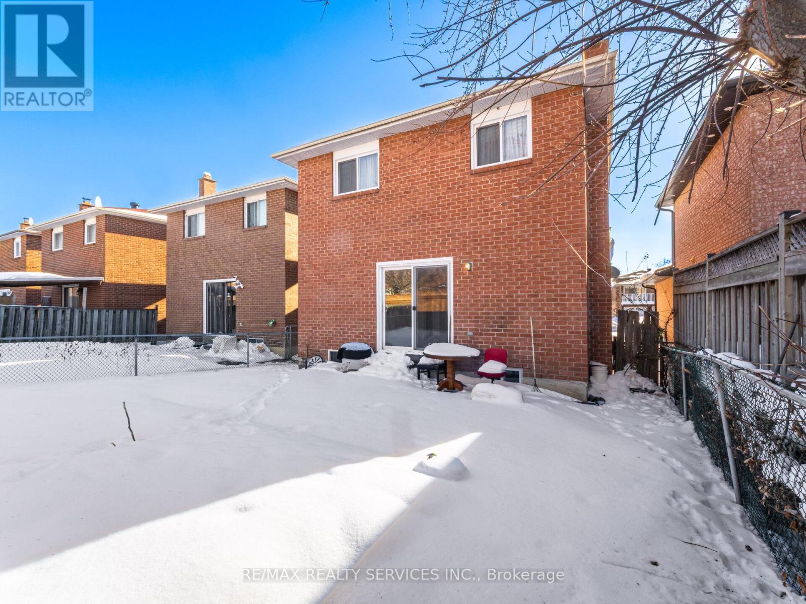 8 Deerpark Crescent, Brampton, Ontario  L6X 2T7 - Photo 49 - W12760932