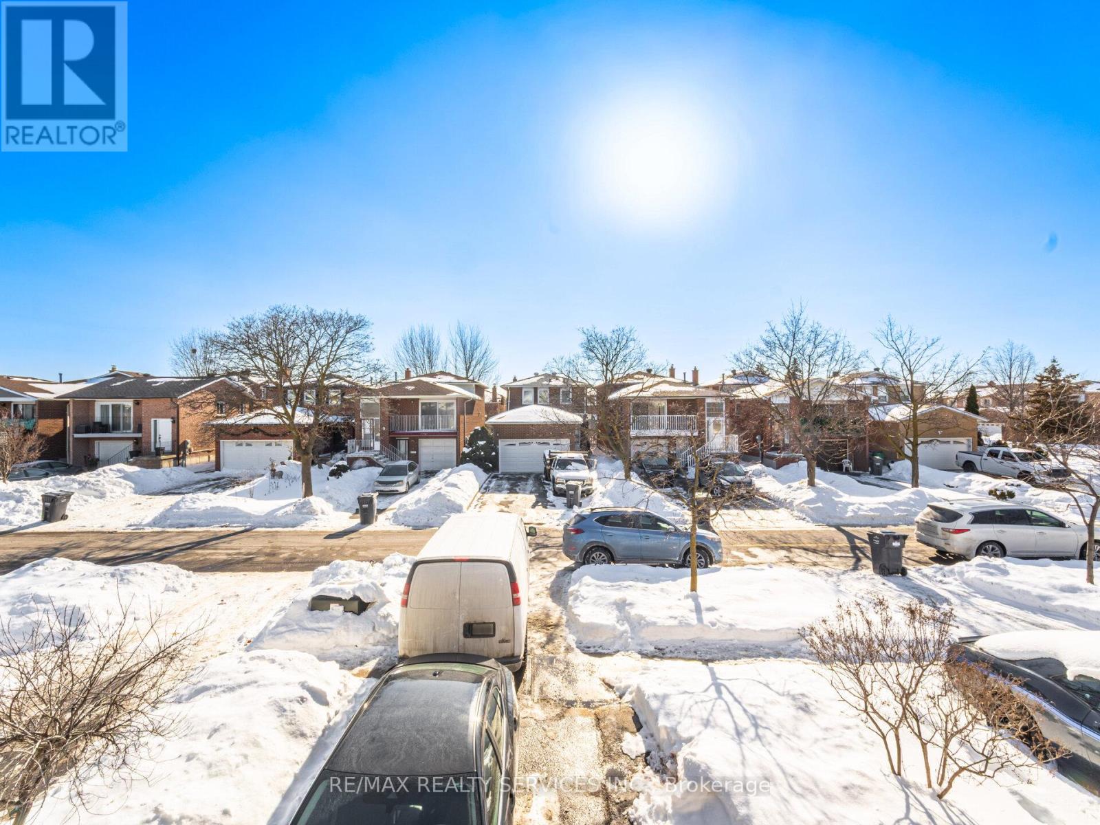 8 Deerpark Crescent, Brampton, Ontario  L6X 2T7 - Photo 6 - W12760932