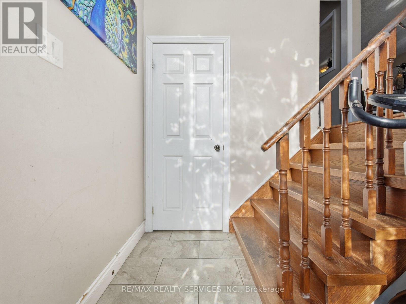 8 Deerpark Crescent, Brampton, Ontario  L6X 2T7 - Photo 8 - W12760932