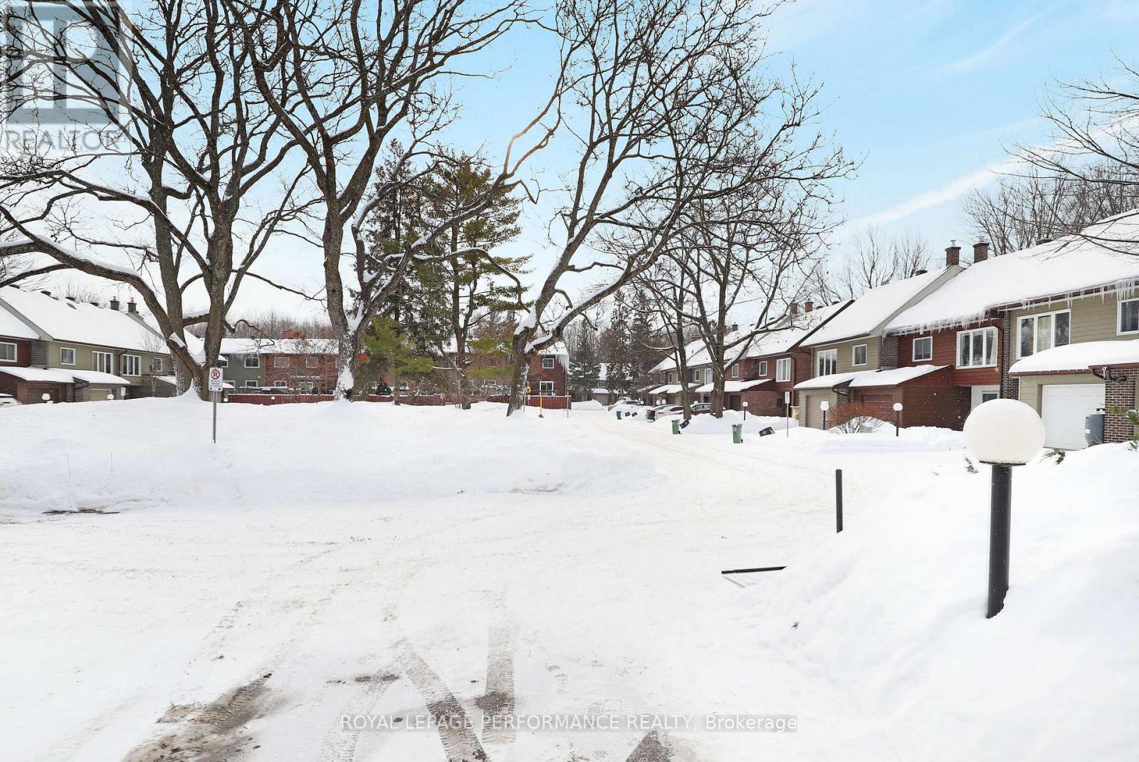 81 C Glen Park Drive, Ottawa, Ontario  K1B 3Z1 - Photo 27 - X12760936