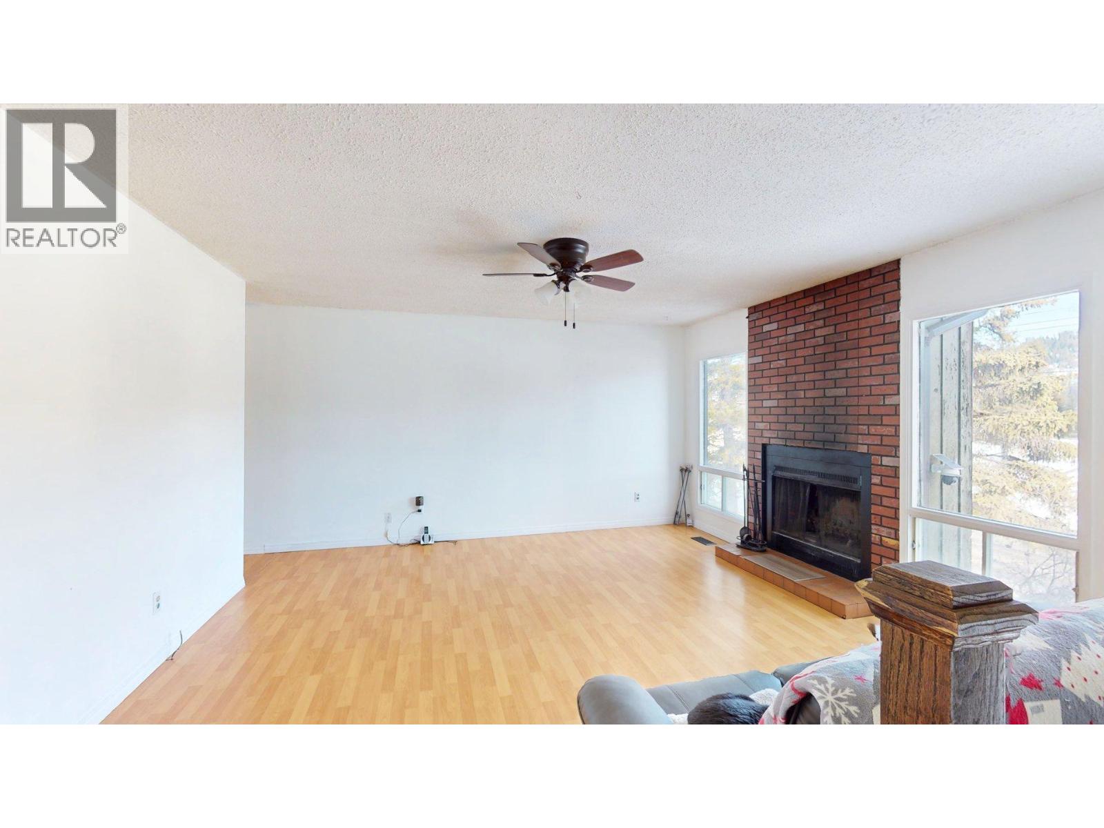 1315 Alpine Drive, Elkford, British Columbia  V0B 1H0 - Photo 3 - 10373048