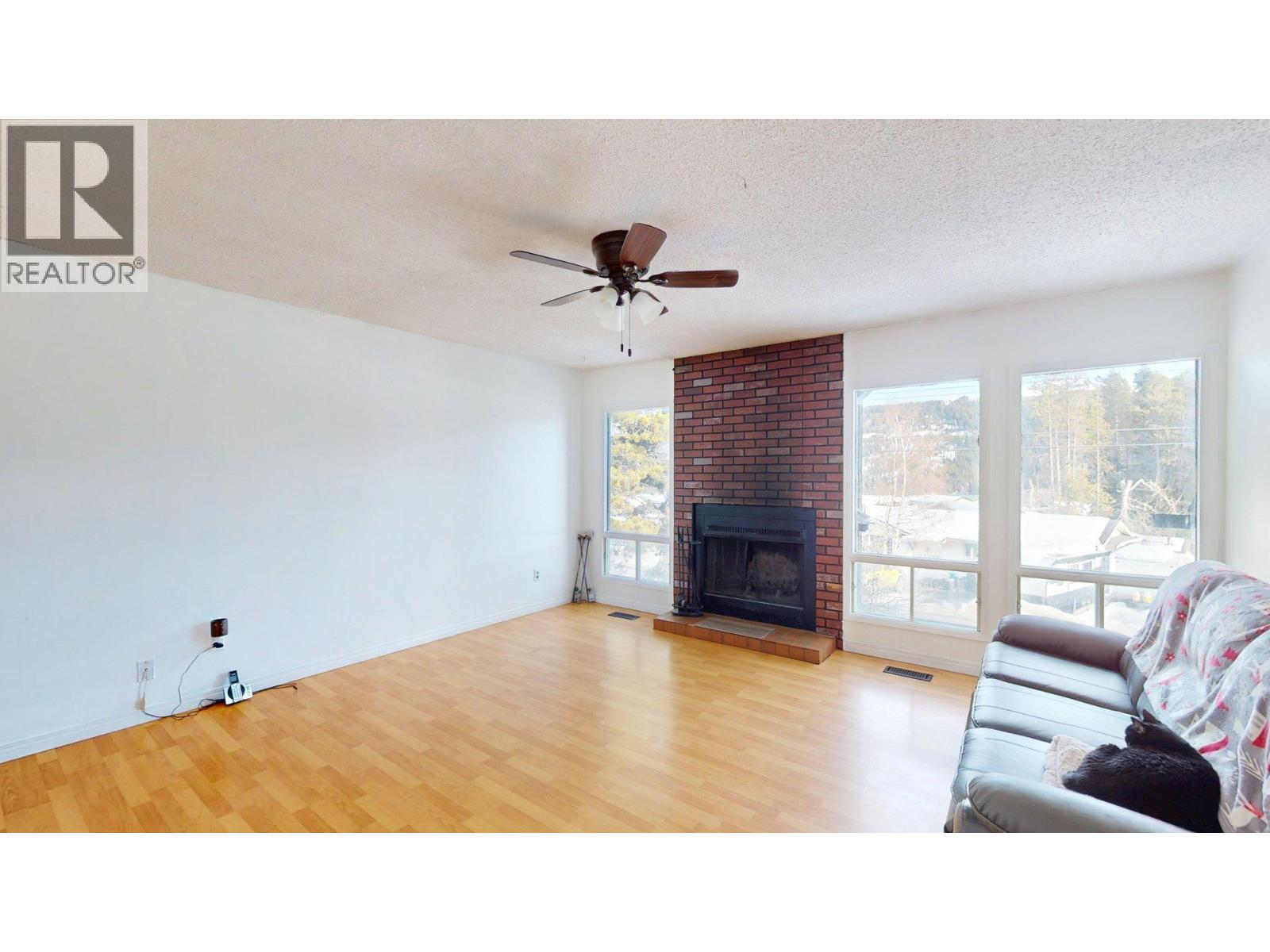 1315 Alpine Drive, Elkford, British Columbia  V0B 1H0 - Photo 5 - 10373048