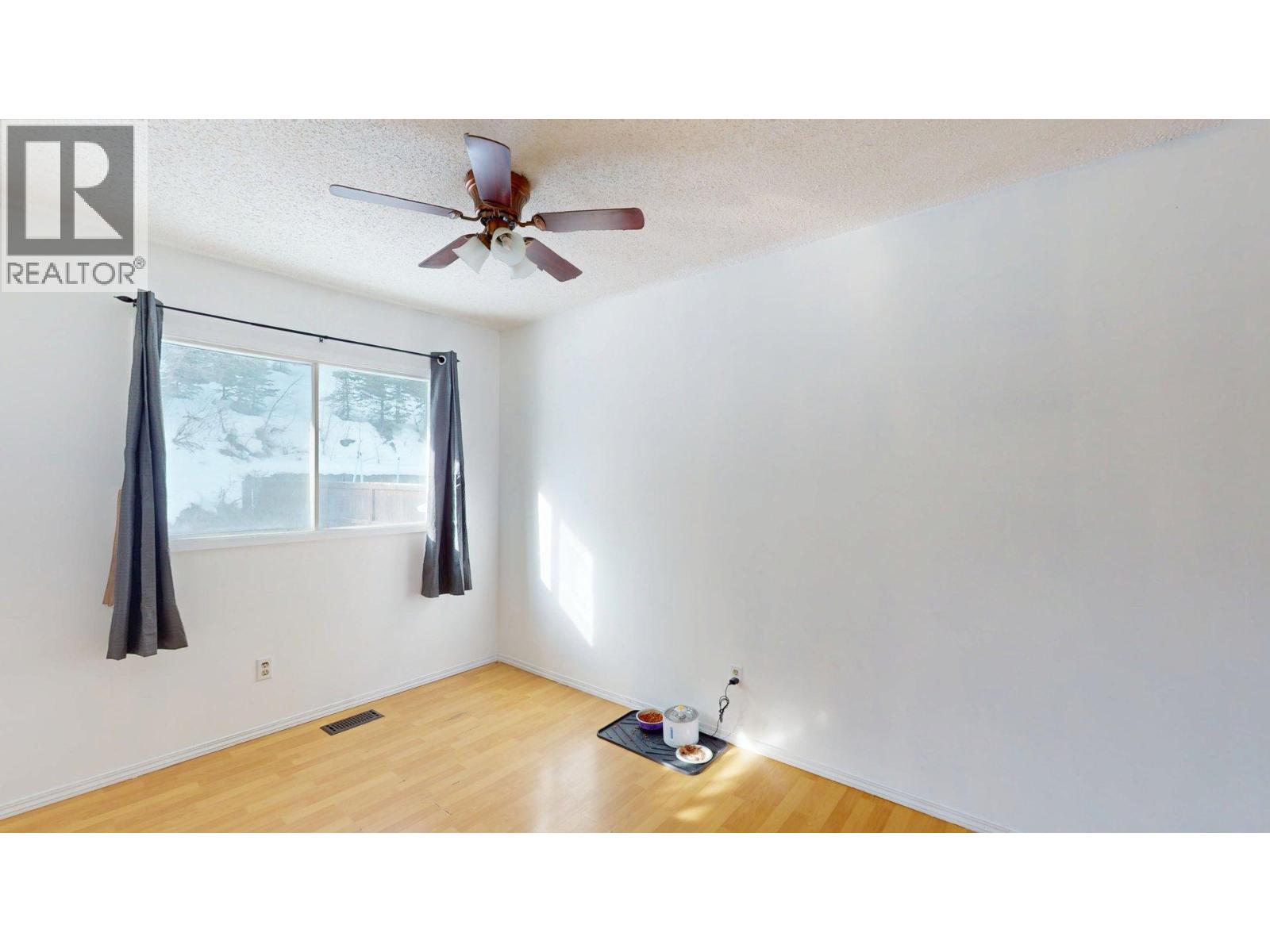 1315 Alpine Drive, Elkford, British Columbia  V0B 1H0 - Photo 10 - 10373048