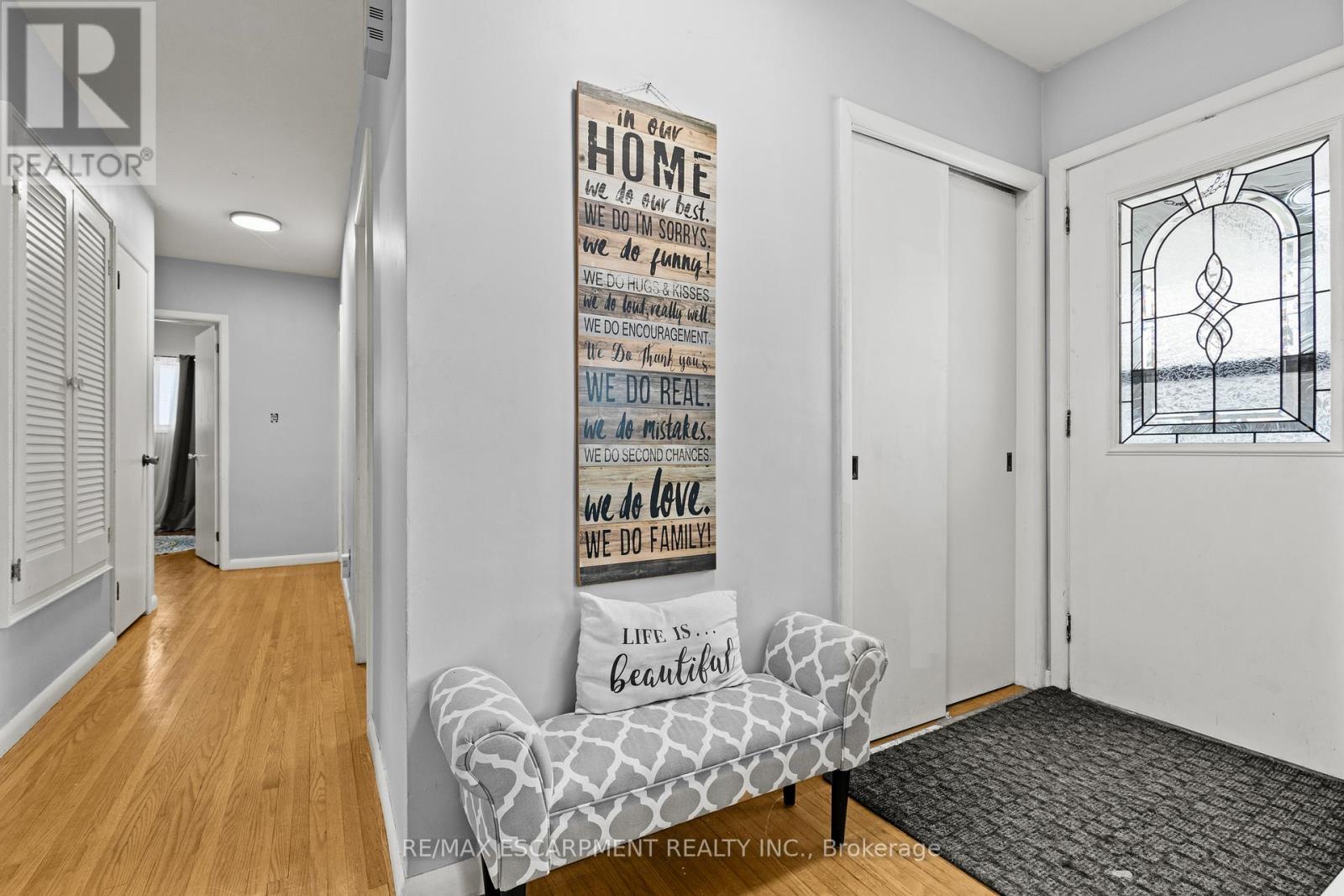 4 Mountview Avenue, Grimsby, Ontario  L3M 1V5 - Photo 2 - X12760846