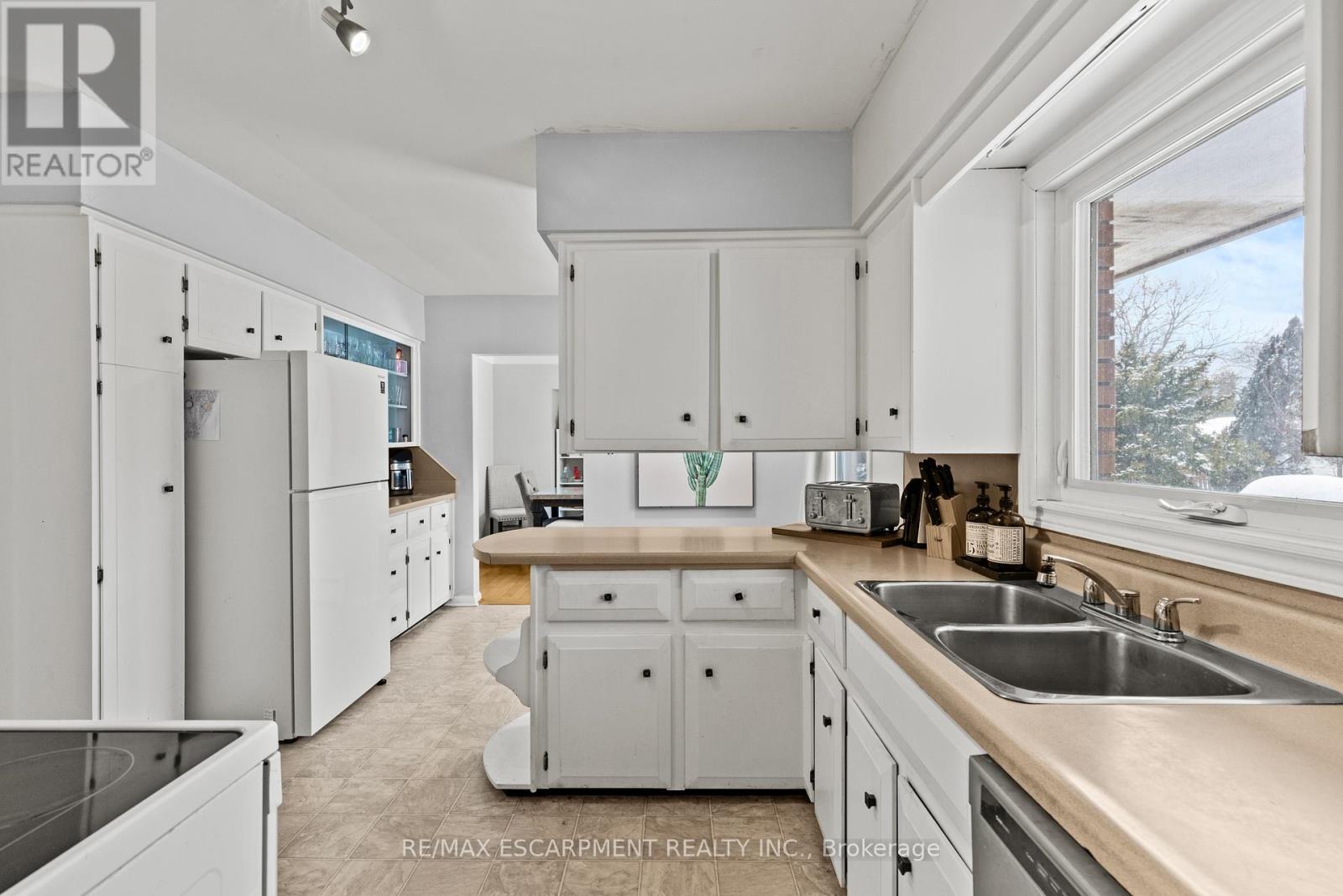 4 Mountview Avenue, Grimsby, Ontario  L3M 1V5 - Photo 6 - X12760846