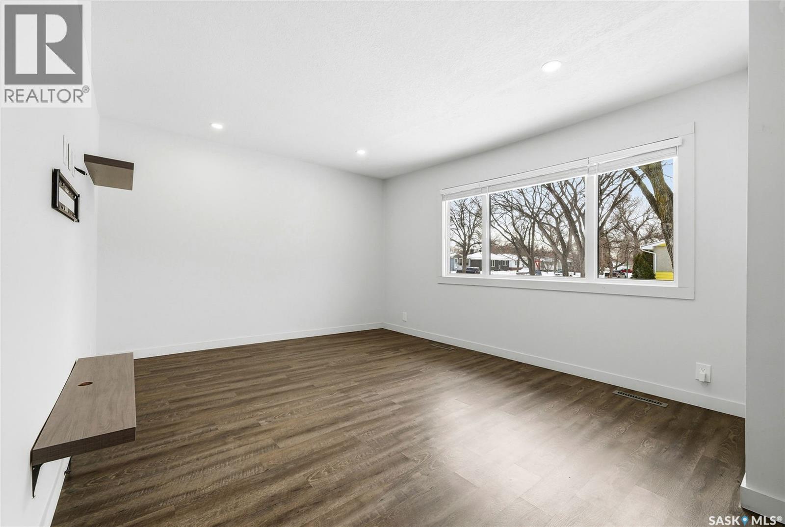 776 Forget Street, Regina, Saskatchewan  S4T 4X2 - Photo 5 - SK027939