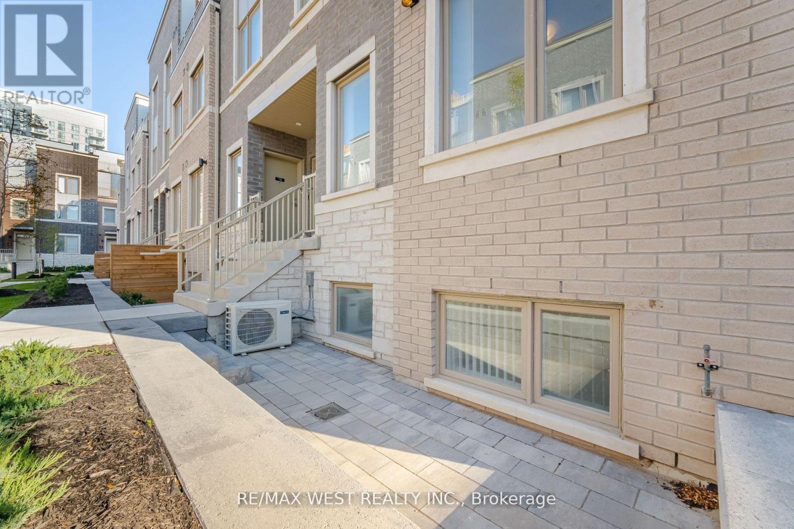 195 - 141 Honeycrisp Crescent, Vaughan (Concord), Ontario  L4K 5Z8 - Photo 5 - N12740042